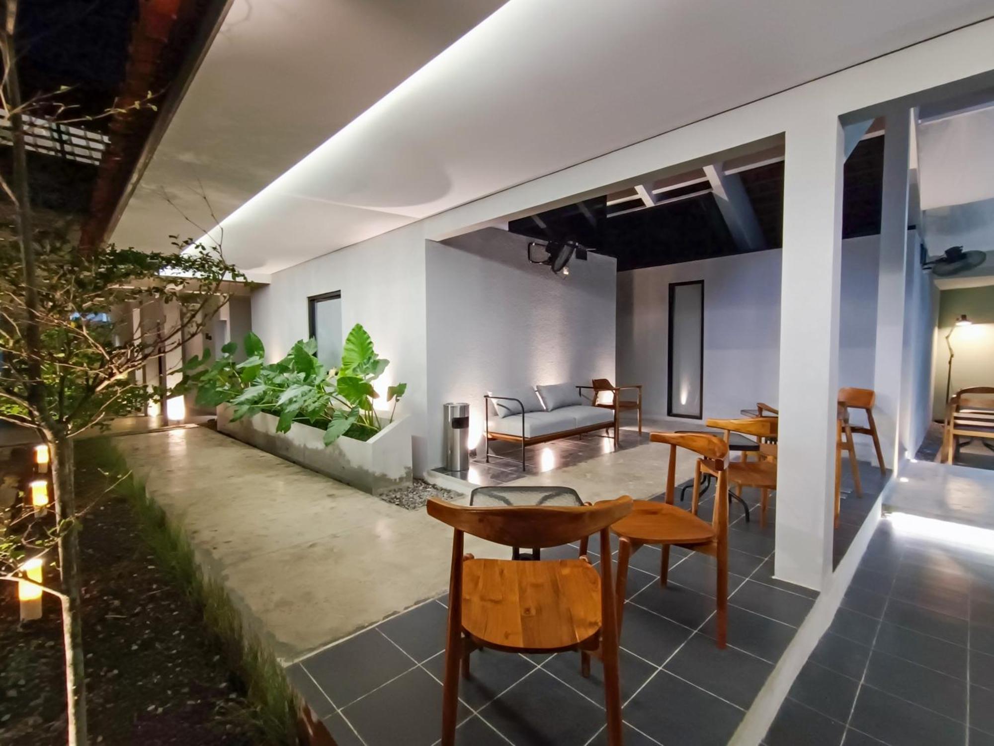 Fx Stay & Coffee Yogyakarta Exterior photo