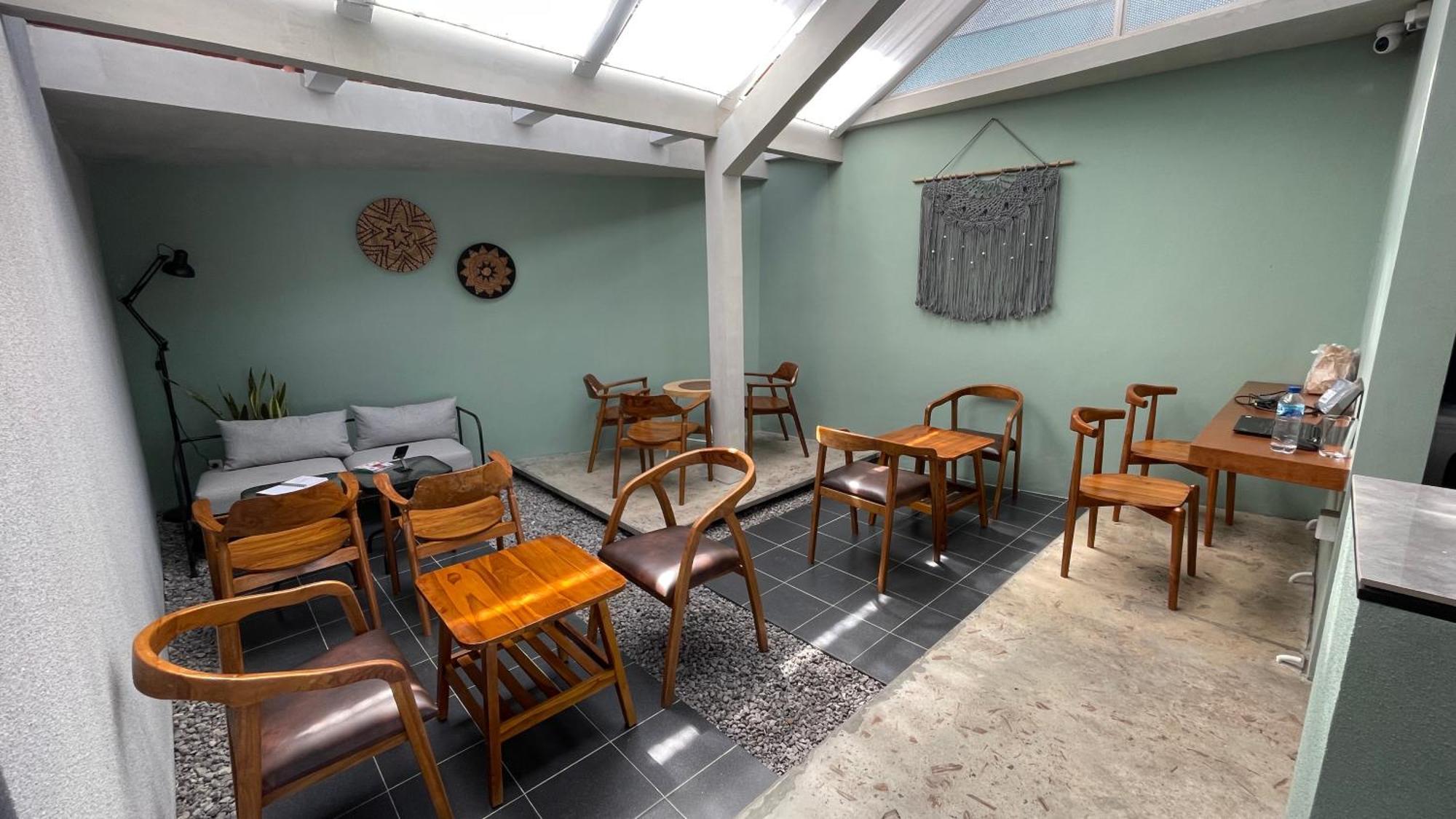 Fx Stay & Coffee Yogyakarta Exterior photo