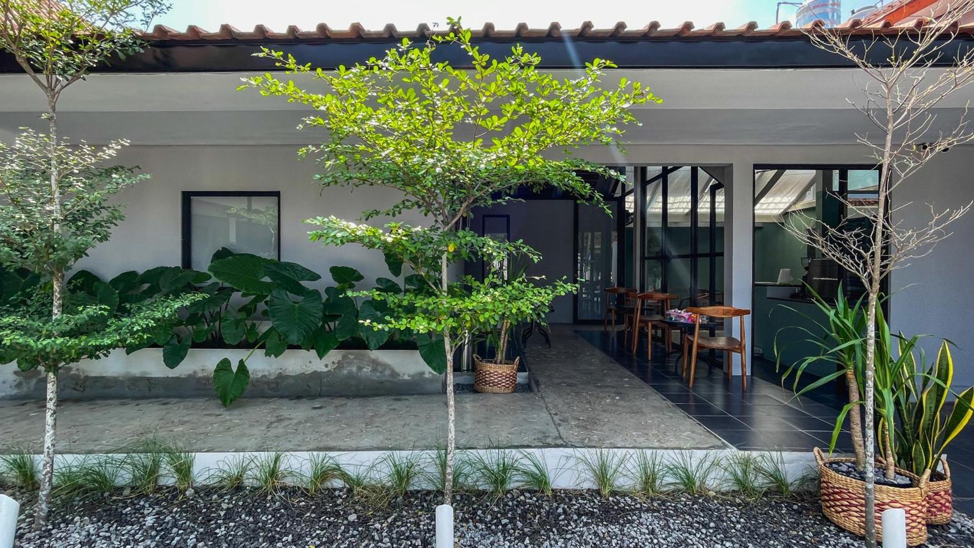 Fx Stay & Coffee Yogyakarta Exterior photo