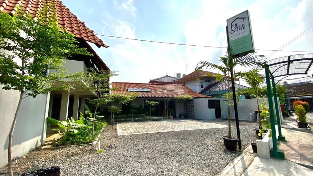Fx Stay & Coffee Yogyakarta Exterior photo
